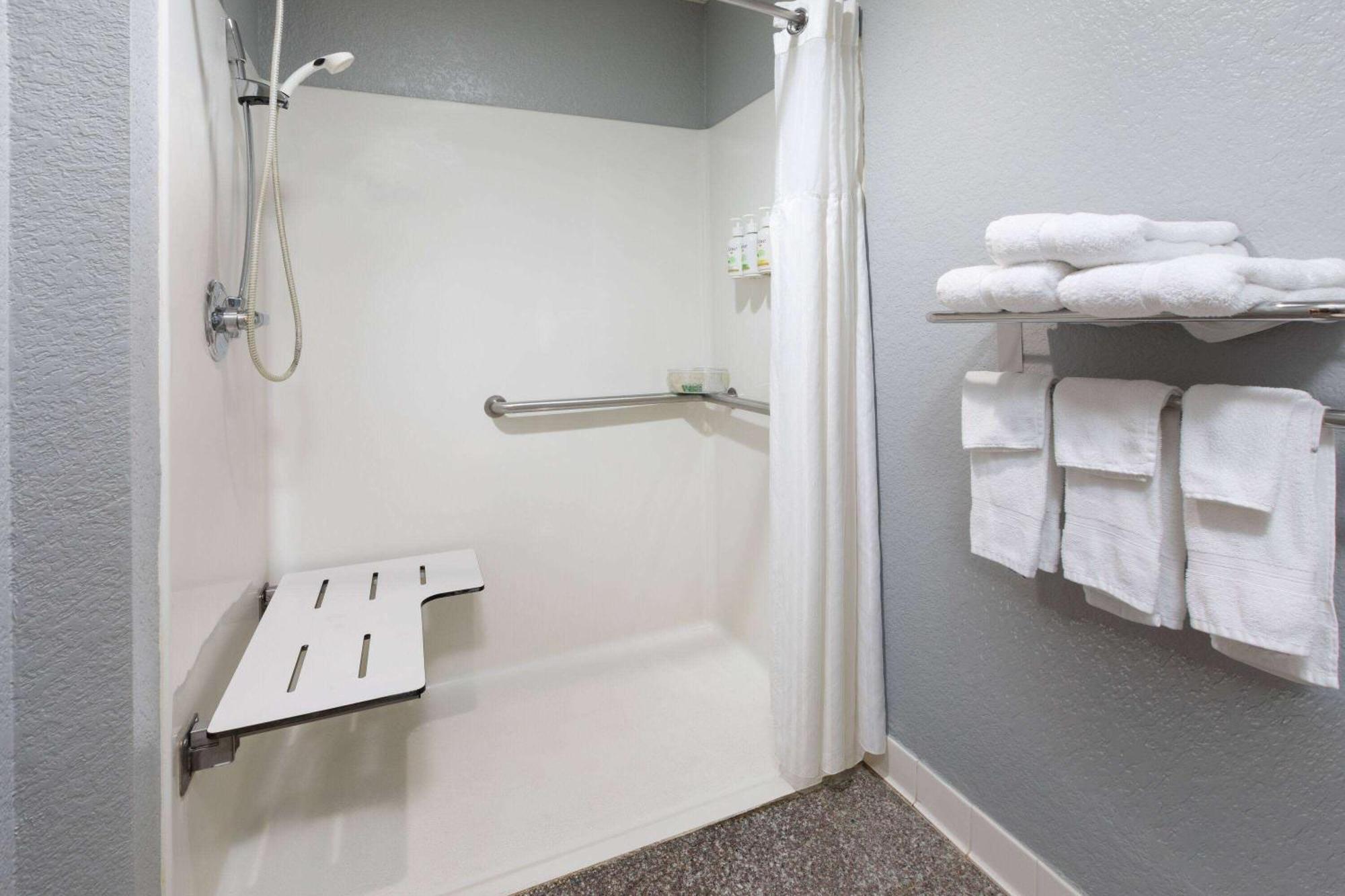 Hotel Pioneer &