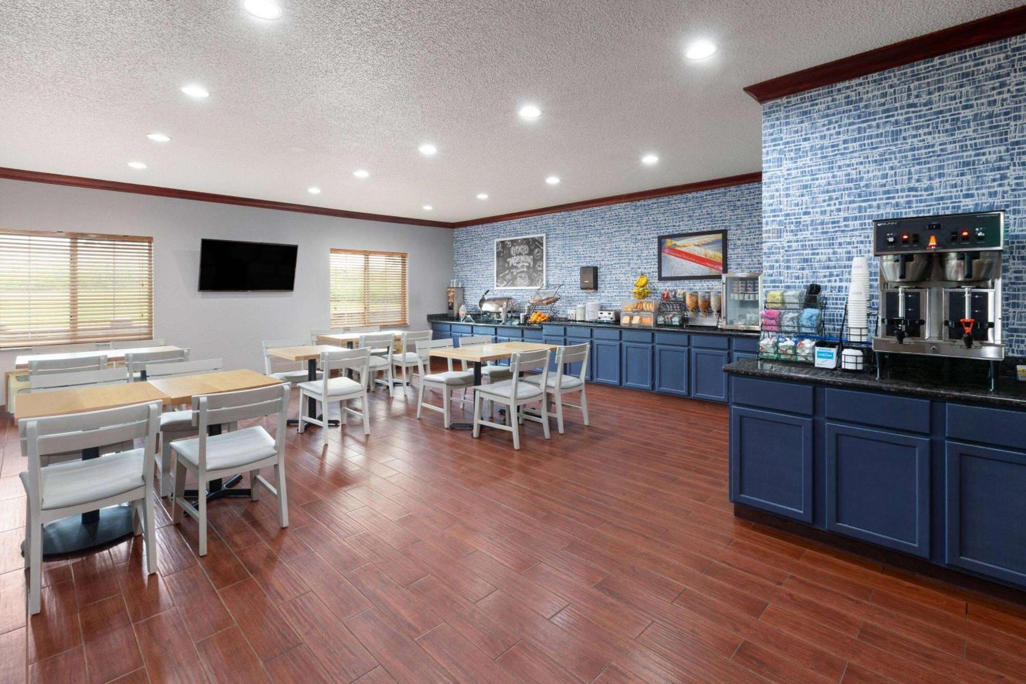 Pioneer & Hotel 3*