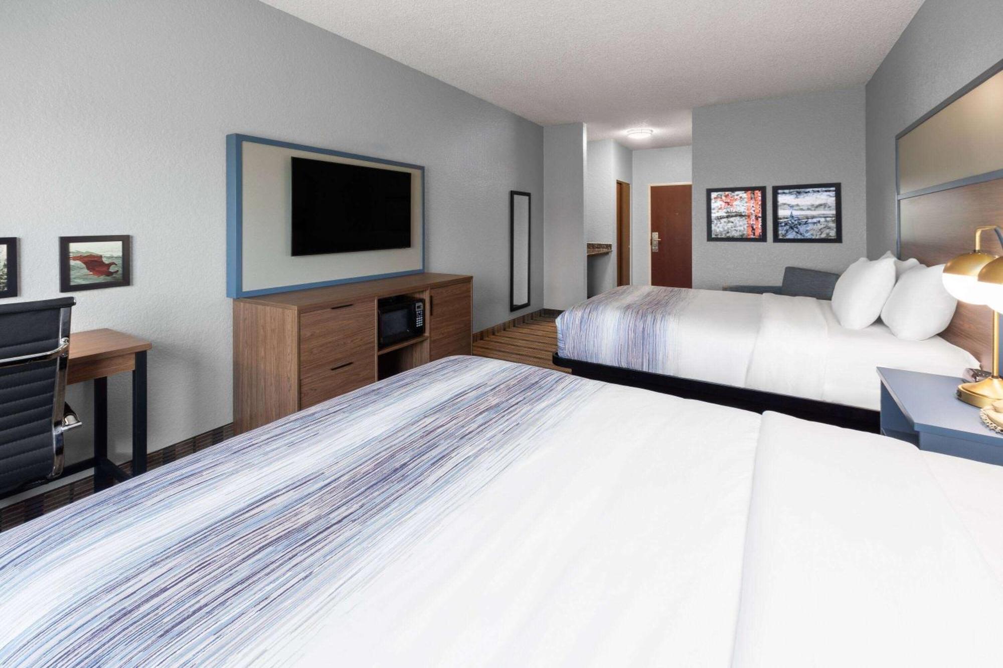 Hotel Pioneer &